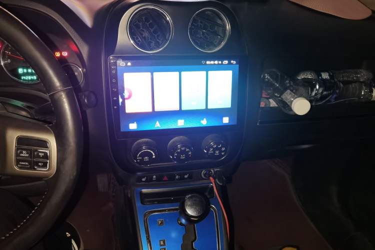 Used Jeep Compass 2013 2.4L four-wheel drive luxury version
