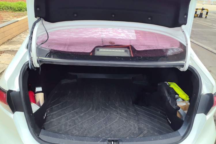 Used Toyota Levin 2019 Dual-Engine 1.8H E-CVT Luxury Edition China VI Standard Trunk