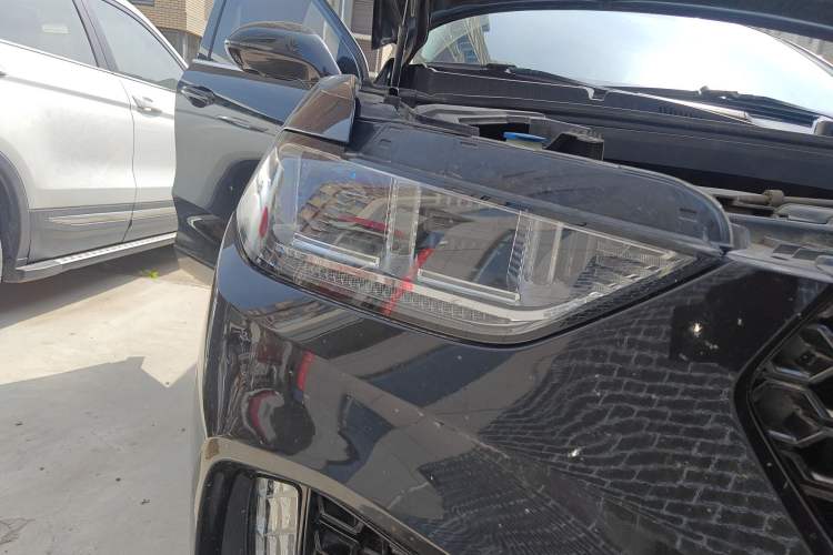 Used Wey VV5 2019 Upgraded Model 2.0T Two-Wheel Drive Ultra-Luxury Version China V Standard Right Front Headlight