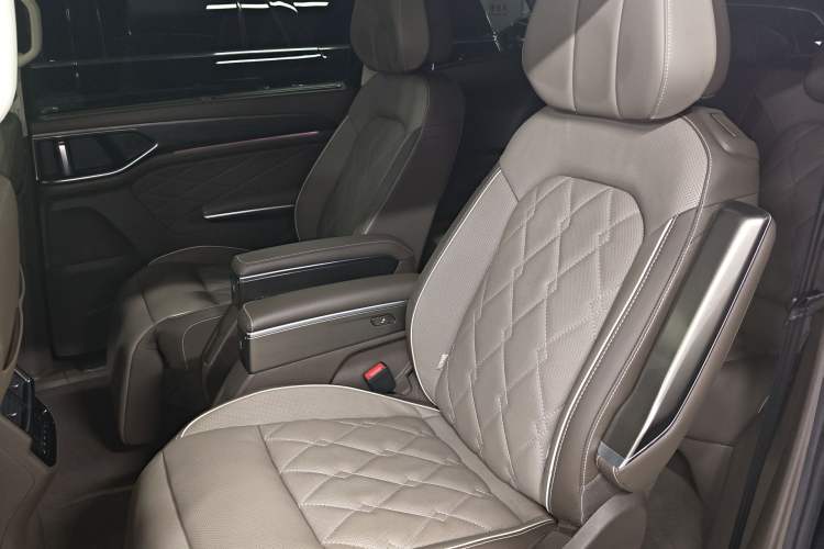 Used Volkswagen Viloran 2023 380TSI Prestige Edition Left Rear Seat