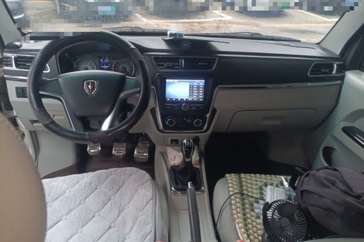 Used Jinbei New Hiace X30L 2018 1.5L Box Truck Wealth Edition DLCG14 Center Console