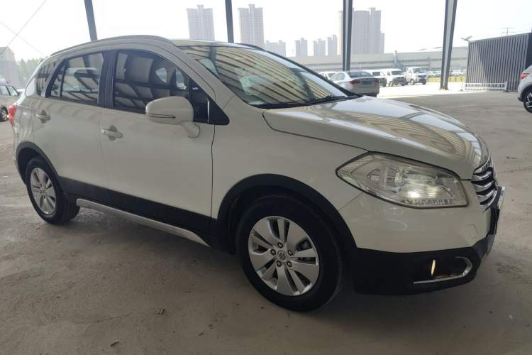 Used Suzuki S-Cross 2015 1.6L CVT Two-Wheel Drive Elite Version Front Right 45 Deg