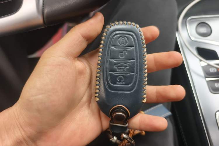 Used Hongqi H5 2022 Classic Model Facelift 1.8T Automatic Smart Connect Flagship Edition Vehicle Key