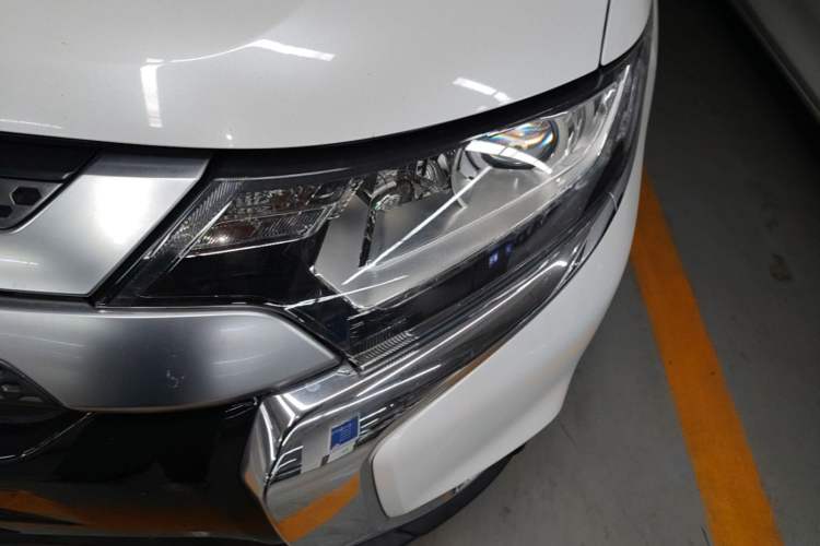 Used Mitsubishi Outlander 2019 2.0L Two-Wheel Drive Comfort Edition 7-Seater China VI Standard Left Front Headlight