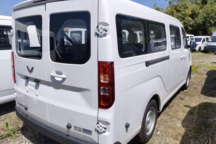 Used Wuling Yangguang 2025 Model 400km Bus Edition—Comfort Edition Rear Right 45 Deg