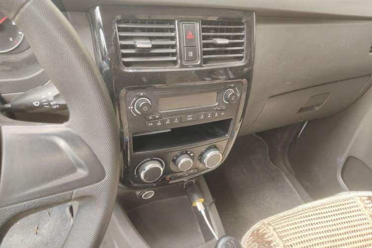 Used Wuling Rongguang V 2016 1.5L Standard Version Audio And AC Panel