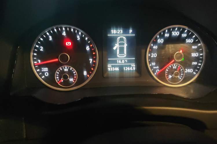 Used Volkswagen Tiguan 2016 300TSI Automatic Two-Wheel Drive Comfort Edition Odometer Close Up