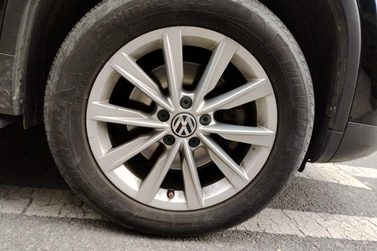 Used Volkswagen Tiguan 2015 1.8TSI Manual Two-Wheel-Drive Limited Edition
