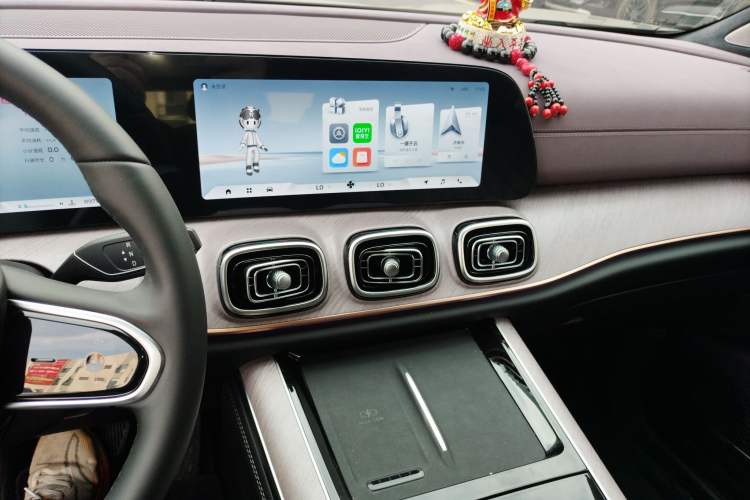 Used Chery Tiggo 9 2025 2.0T Dual-Clutch Two-Wheel Drive Luxury Edition 5 Seats Audio And AC Panel