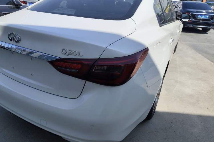 Used Infiniti Q50L 2018 2.0T Enjoyment Version China VI Standard

