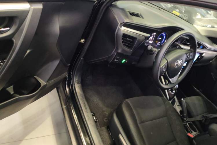 Used Toyota Levin 2016 Dual-Engine 1.8H GS E-CVT Elite Model with Sunroof
