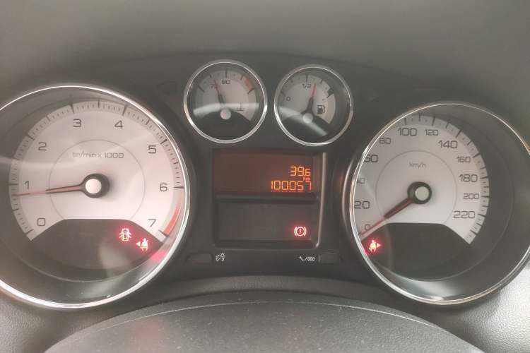 Used Peugeot 308 2014 Enjoy Edition Classic 1.6L Manual YouShang Model Odometer Close Up