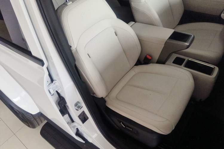 Used iCAR V23 2026 Model 401 Two-Wheel Drive Super Sports Edition Right Front Seat