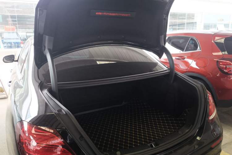 Used Mercedes-Benz E-Class 2020 Restyled E 300 L Sporty and Stylish Edition Trunk