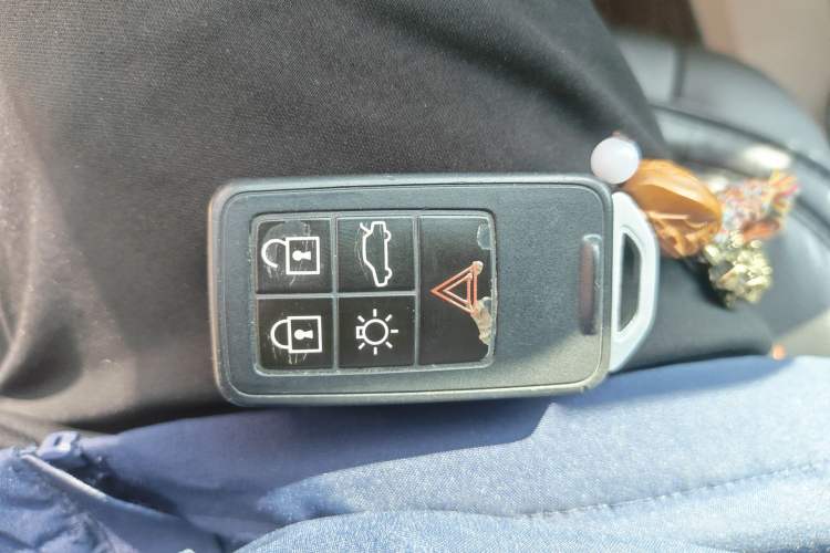 Used Volvo V40 2016 T4 Smart Luxury Edition
