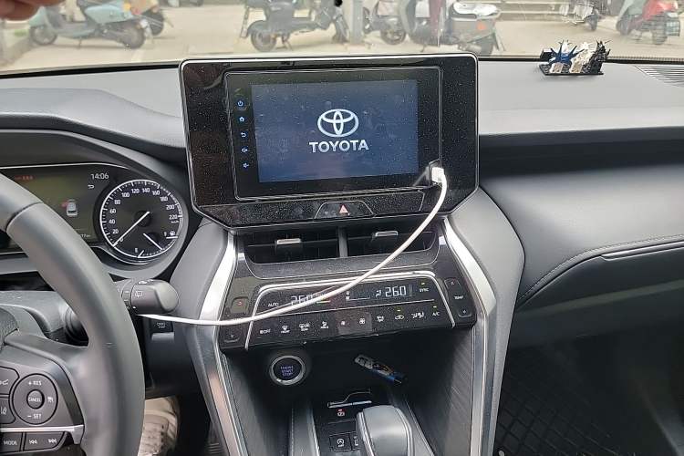 Used Toyota Harrier 2022 2.0L CVT Two-Wheel Drive Luxury Edition Audio And AC Panel