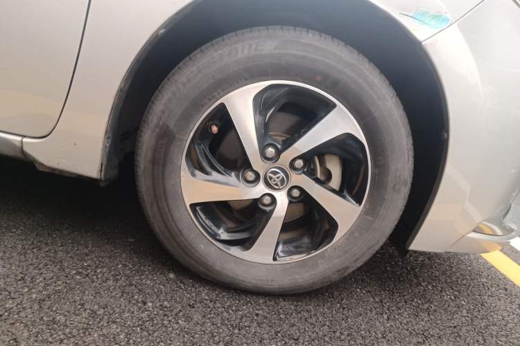 Used Toyota Levin 2017 Revised Dual-Engine 1.8H GS E-CVT Elite Sunroof Version China VI Standard Right Front Wheel Hub