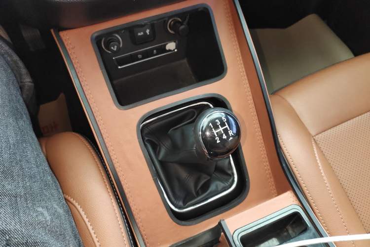 Used CHANGAN OSHAN CX70 2016 1.6L Manual Luxury Model Gear Lever