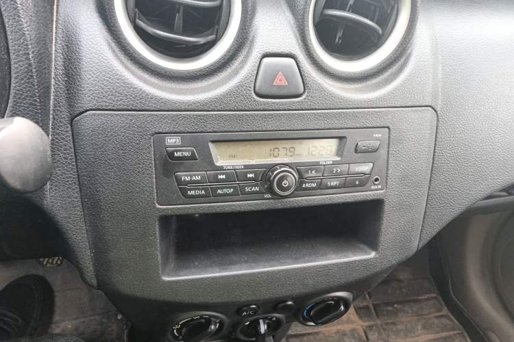 Used Venucia R30 2014 1.2L Manual Enjoyment Edition
