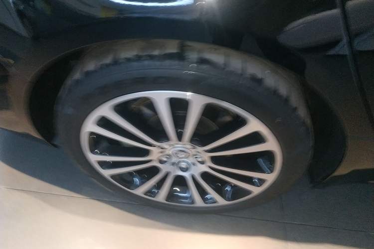 Used Jaguar XFL 2023 XFL 2.0T P250 Two-Wheel-Drive Luxury Deluxe Edition Right Rear Wheel Hub