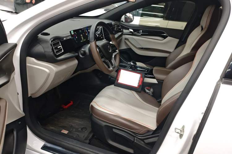 Used BYD Qin PLUS 2024 Honor Edition EV 510KM Leading Model Left Front Seat