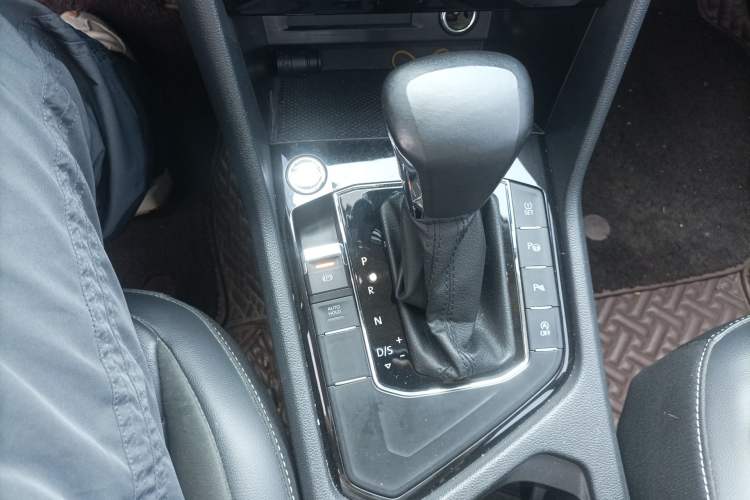 Used Volkswagen Tiguan L 2019 330TSI Automatic Two-Wheel Drive Smart Luxury Version China VI Standard Gear Lever