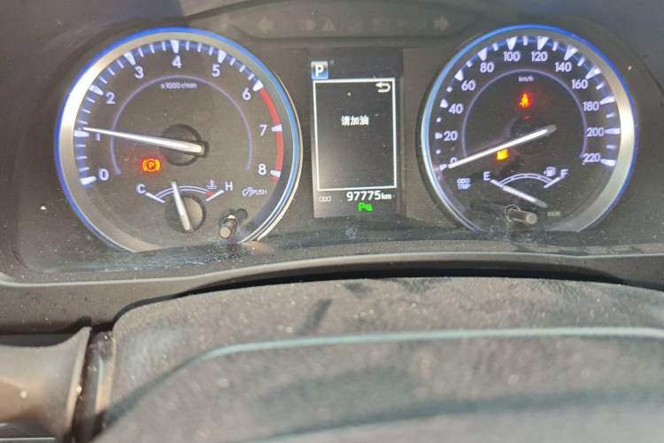 Used Toyota Highlander 2018 2.0T Four-Wheel Drive Luxury Edition 7 Seats China V Emission Standard Odometer Close Up