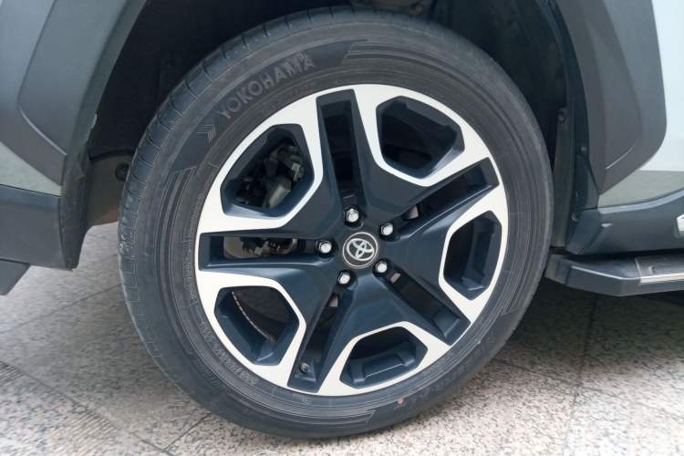 Used Toyota RAV4 2020 2.0L CVT Four-Wheel Drive Prestige Edition Exterior 5