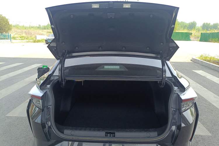 Used Dongfeng Aeolus Yixuan 2021 230T Automatic Zuiying Knight Edition Trunk