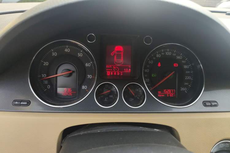 Used Volkswagen Magotan 2009 1.8 TSI DSG Comfort Edition Odometer Close Up