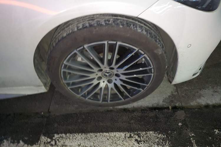 Used Mercedes-Benz C-Class 2024 Restyled C 260 L Sport Edition Right Front Wheel Hub