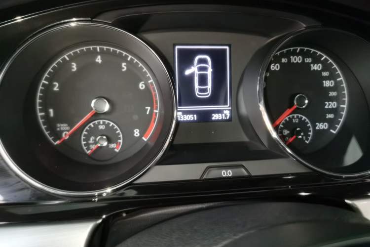 Used Volkswagen Lamando 2015 280TSI DSG Comfort Edition Odometer Close Up