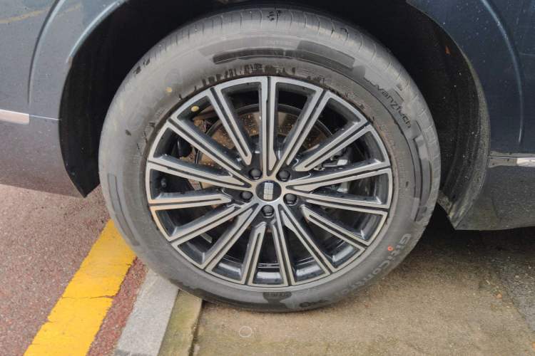 Used Geely Galaxy M9 2025 Model 230km Two-Wheel-Drive Exploration Edition Right Rear Wheel Hub