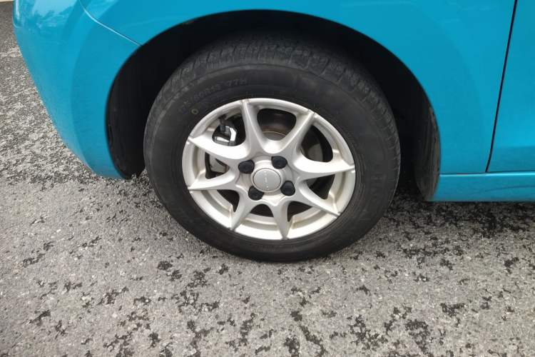 Used Roewe Clever 2022 311km QiQi BoBo Edition Left Front Wheel Hub