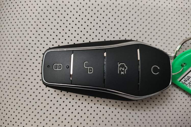 Used BYD Song PLUS New Energy 2024 Honor Edition EV 520km Flagship Model Vehicle Key