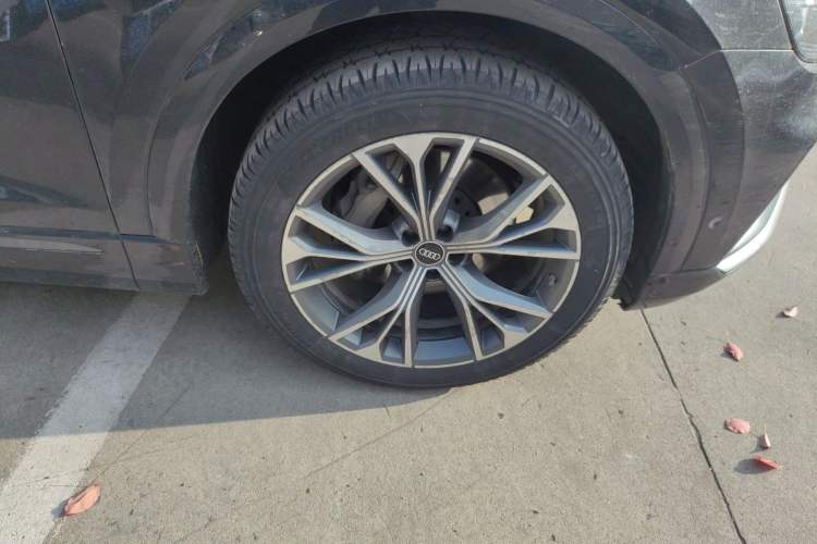 Used Audi Q8 2021 55 TFSI Luxury Dynamic Edition Right Front Wheel Hub