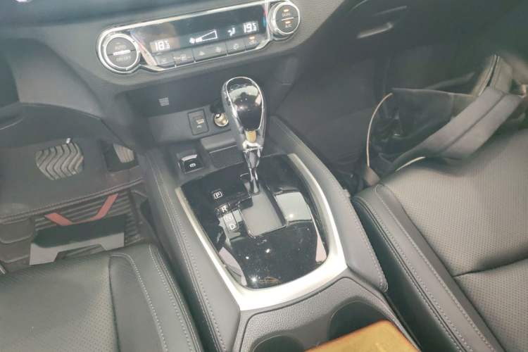 Used Nissan X-Trail 2025 Honor 2.0L Two-Wheel Drive Leading Edition Gear Lever