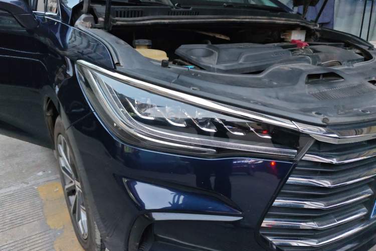 Used BYD Song MAX 2021 Upgraded Model 1.5T Automatic Luxury 7-Seater Right Front Headlight