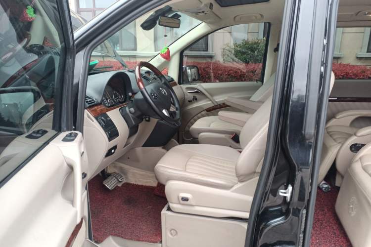 Used Mercedes-Benz Viano 2014 3.5L Premier Edition Left Front Seat