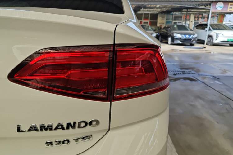 Used Volkswagen Lamando 2017 230TSI DSG Fashion Edition
