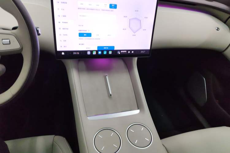 Used Xiaomi Auto YU7 2025 Ultra-Long Range All-Wheel Drive Pro Version Audio And AC Panel