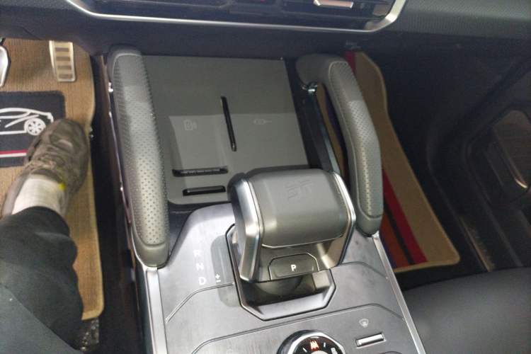 Used JETOUR Traveler 2023 2.0T All-Wheel-Drive CrossPRO Gear Lever
