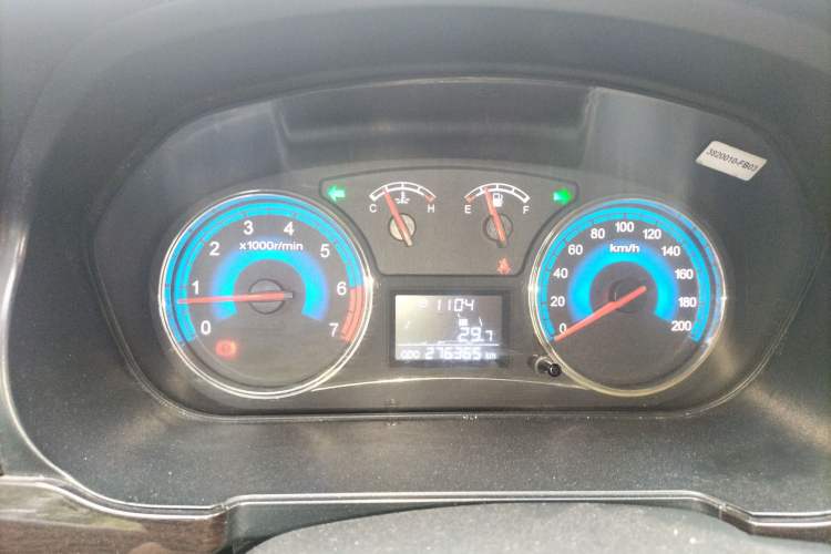 Used Dongfeng Fengon 360 2015 1.5L Manual Luxury 7-Seater China IV Standard
