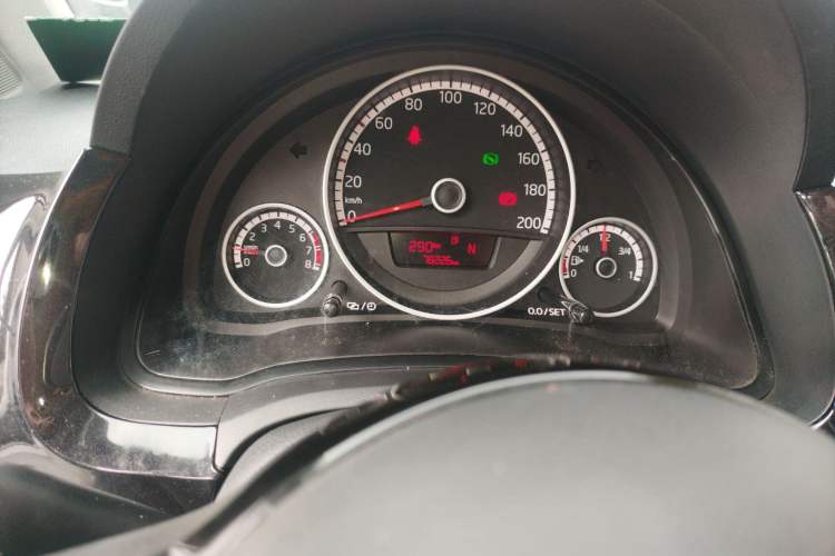 Used Volkswagen up! 2015 1.0L go high!
