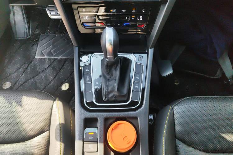 Used Volkswagen FAW-Volkswagen CC 2025 380TSI Striking All-Inclusive Edition Gear Lever
