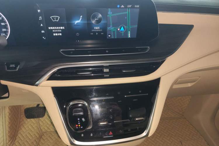 Used Buick GL8 2022 ES Land Cruiser 653T Luxury Model Audio And AC Panel