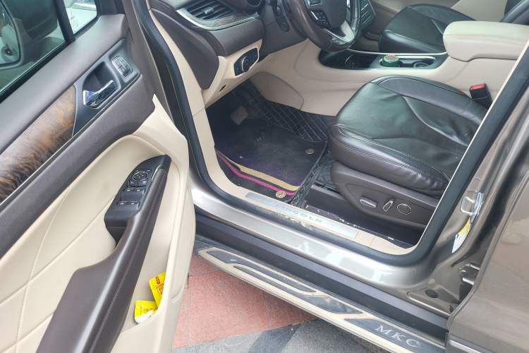 Used Lincoln MKC 2017 2.0T Two-Wheel-Drive Luxury Edition Left Front Seat