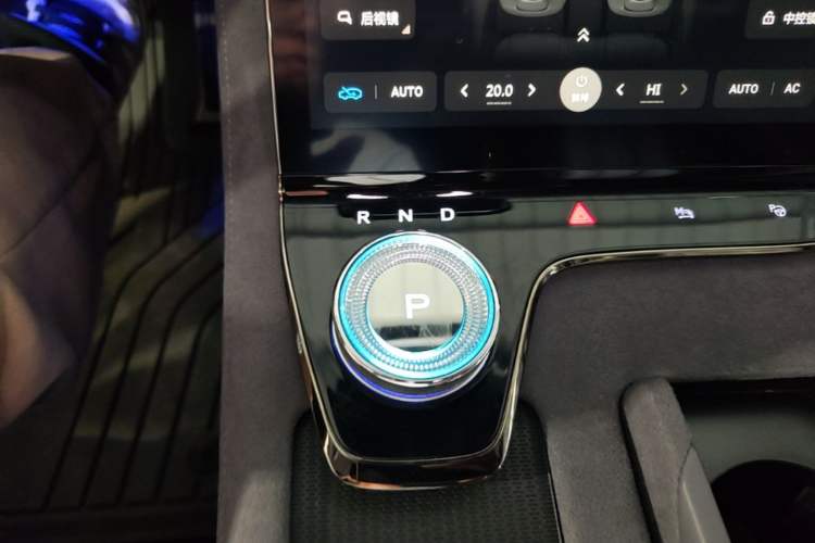 Used VOYAH PASSION 2024 PHEV Four-Wheel Drive Ultra-Long Range Flagship Model Gear Lever