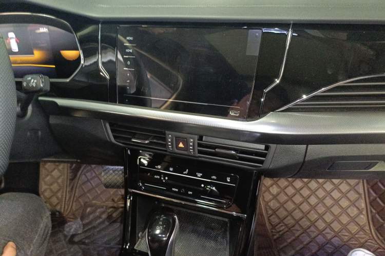 Used Volkswagen Passat 2025 Outstanding Model 330TSI Elite Edition
