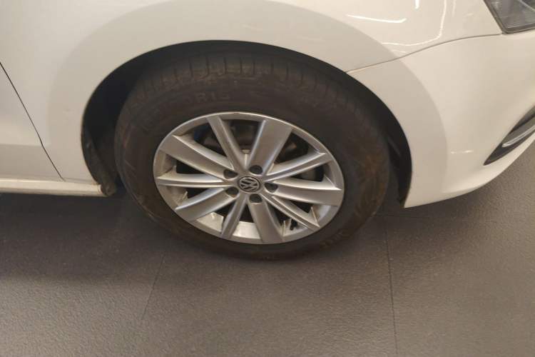 Used Volkswagen Polo 2014 1.4L Automatic Comfort Edition Right Front Wheel Hub